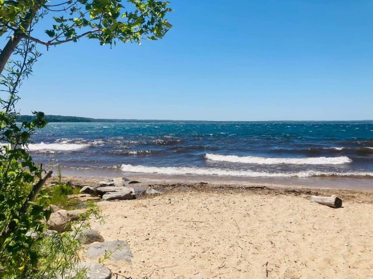Location Location - Capri Condo 212 Traverse City Zewnętrze zdjęcie